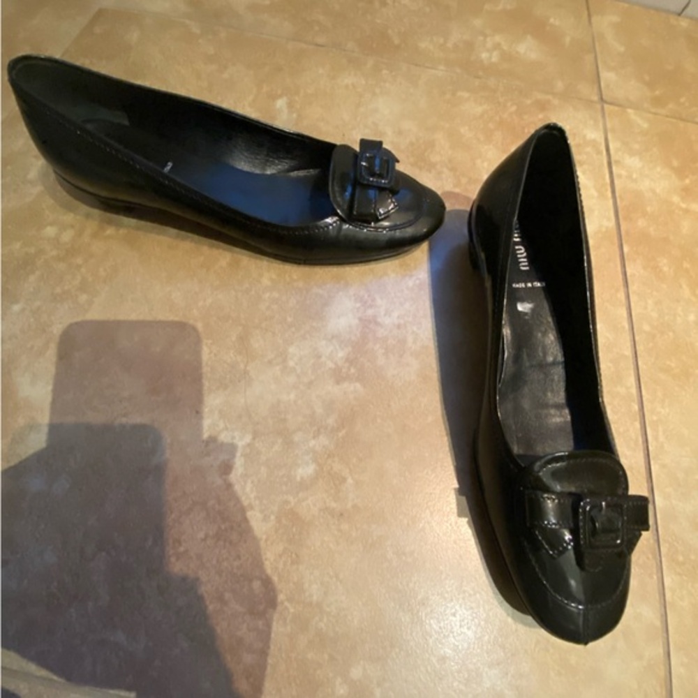 SOLD Miu Miu Charcoal Grey Patent Leather Loafer Flats Size 38 - Picture 2 of 10